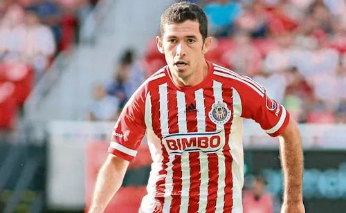 Israel Castro alaba a las Chivas de Gabriel Milito; afirma que "jugando así aspiran al título"
