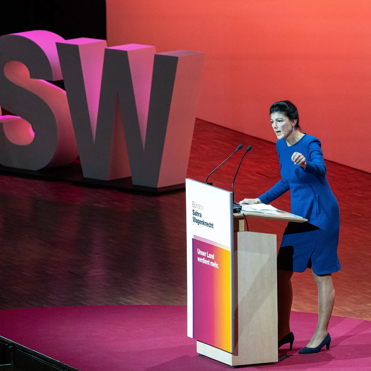 Sonderparteitag in Thüringen - BSW-Richtungsstreit vor Landtagswahlen - Politikwissenschaftler: "Auch Wählerschaft ist gespalten"