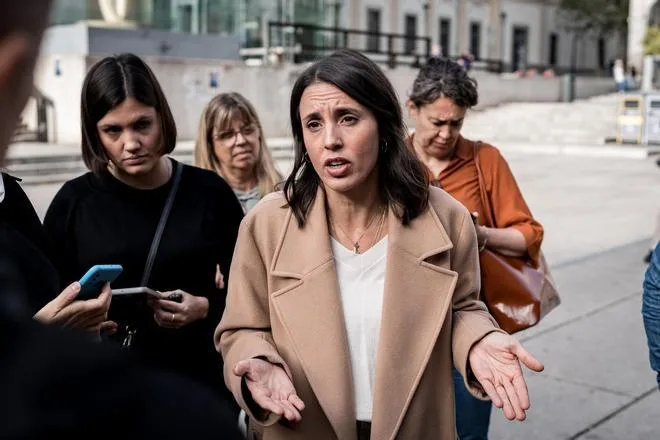 Frente Amplio y Podemos encaran las últimas horas de negociación con un pacto en Madrid y Barcelona casi imposible
