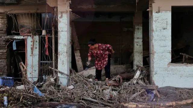 Sobe para 584 número de mortos após inundações no Nepal e Tibete