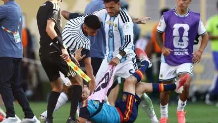 L'Argentin Leandro Paredes suspendu dix matchs par la Fifa pour son comportement en finale du Mondial 2026