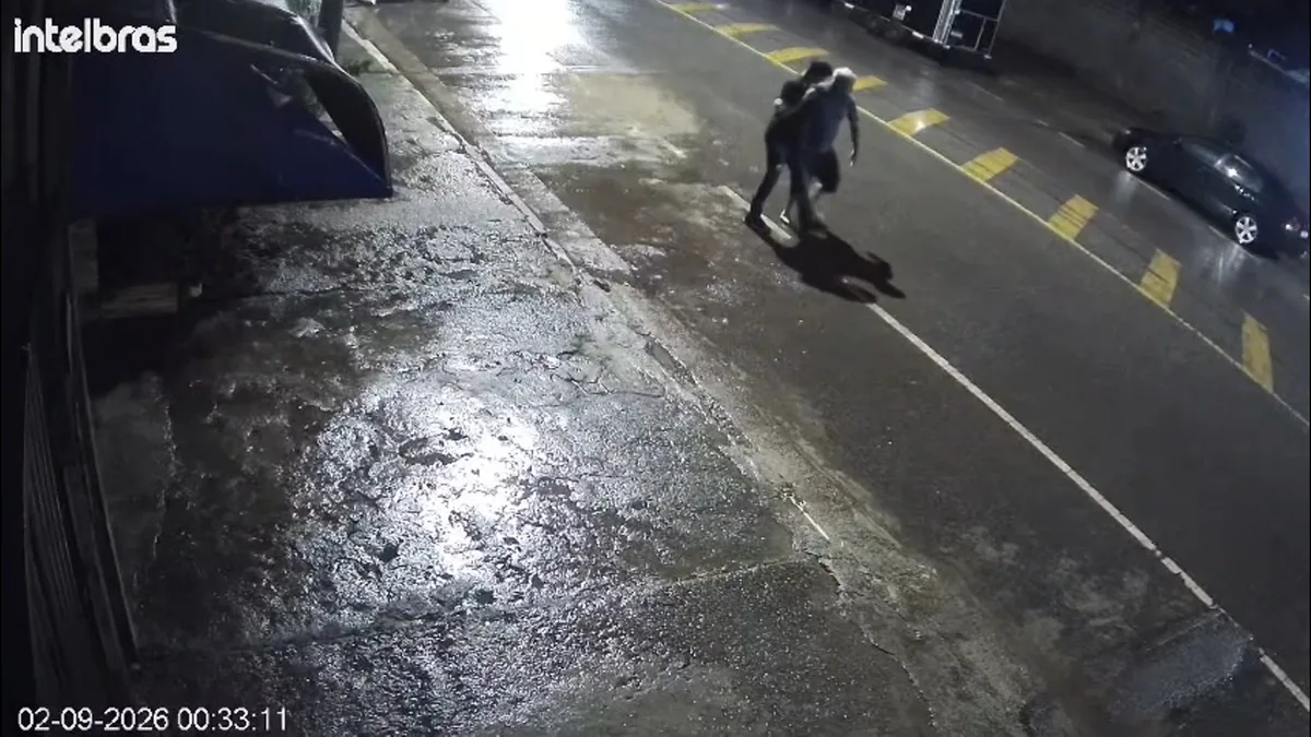 Morte a facadas motivada por clássico entre Cruzeiro e Atlético: vítima e suspeito caminhavam juntos antes do crime; veja vídeo