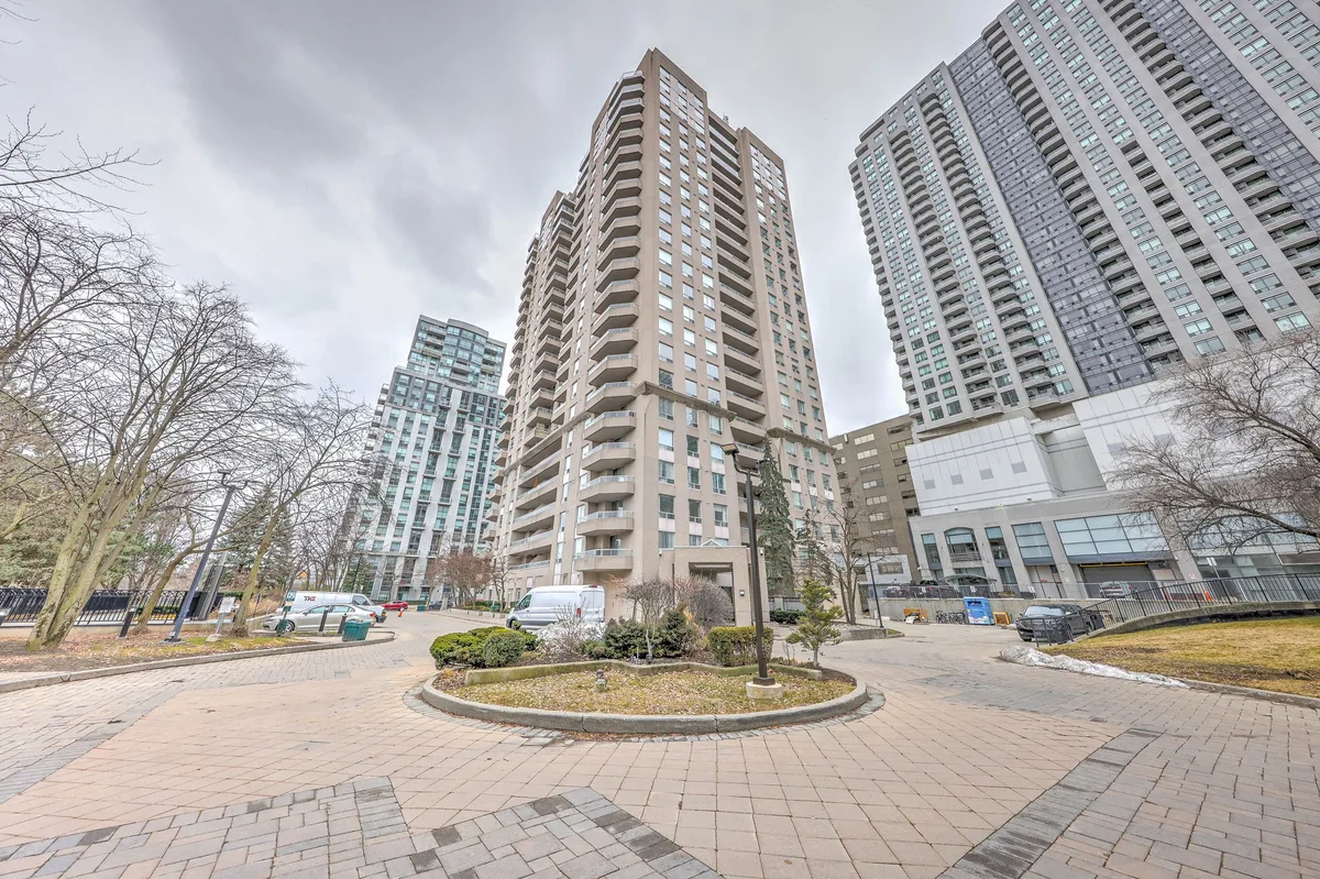 North York condo garners two offers after new makeover, price and agent
