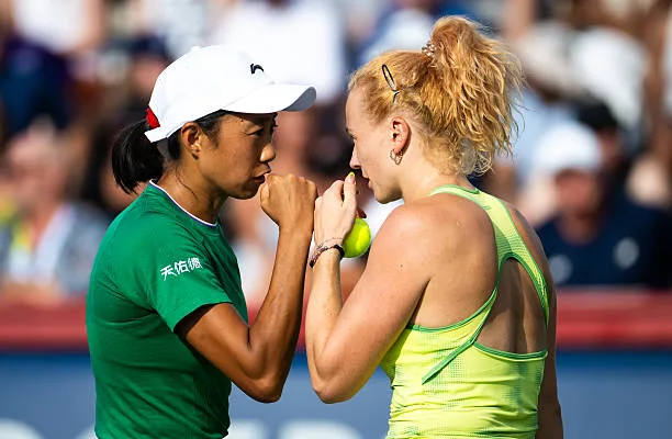 Principais favoritas, Zhang e Siniakova confirmam a final de duplas