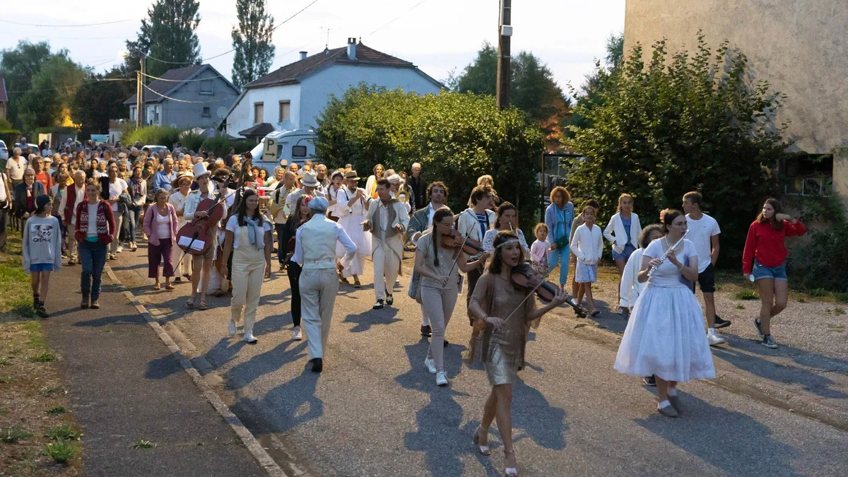 Dans les villages francs-comtois, une « Carmen » modernisée pour démocratiser l’art lyrique