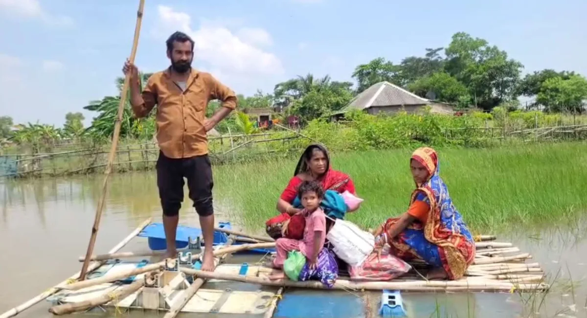 Door turns raft as Bhadrak man ferries pregnant wife to hospital