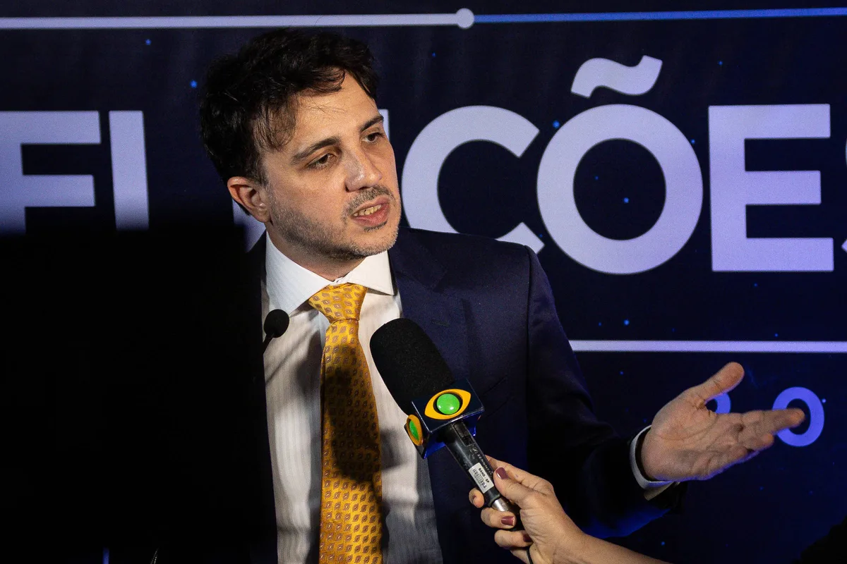 'Renan Santos pode ter falas estapafúrdias, mas a proibição soa ditatorial', diz leitor