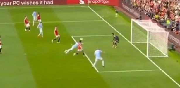 Arbitragem inglesa admite erro do VAR em gol de Haaland contra o United