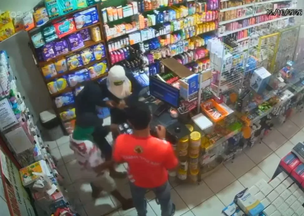 Homens armados assaltam drogaria em Tarauacá