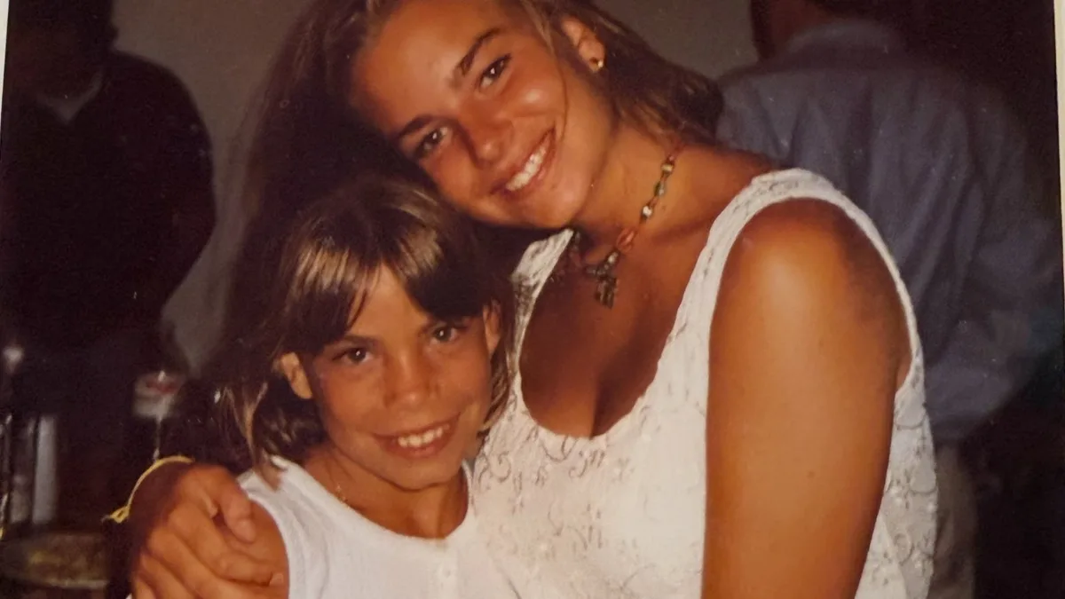 Carla Goyanes emociona con su carta a Caritina en el segundo aniversario de su muerte y abre su álbum más personal: "Mi primera sonrisa fue para ti"