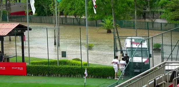 Alto volume de chuva ilha CT do São Paulo em Cotia e adia 3 jogos da base