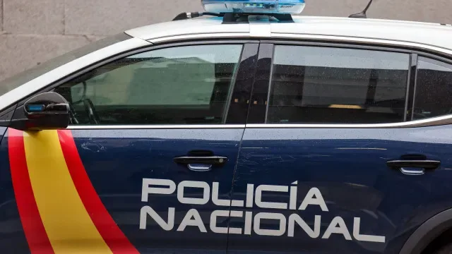 Homem detido por abusar da filha de 2 anos e partilhar imagens do crime