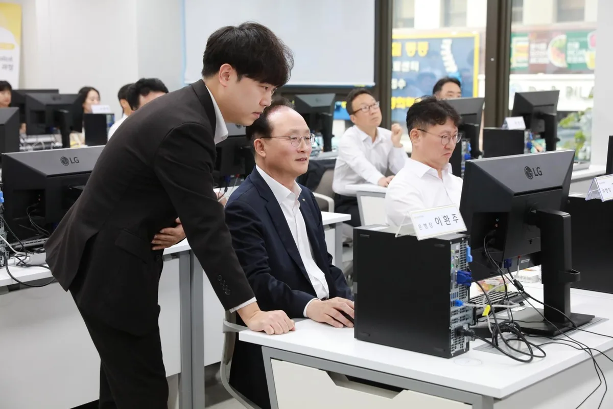 KB국민은행, 이환주 은행장 등 경영진 대상 ‘생성형 AI 실습 교육’