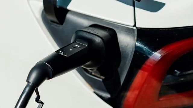 E-Autos: Wenn ihr euch komplett abschaffen wollt, baut halt weiter Verbrenner
