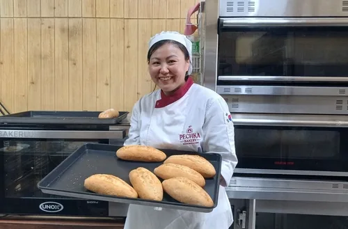 [동포의 창] "빵 구우며 내 자리 찾았어요"…고려인4세 고이리나 대표의 도전