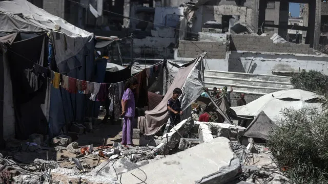 Sobe para 20 número de mortos em derrocada de edifício em Gaza