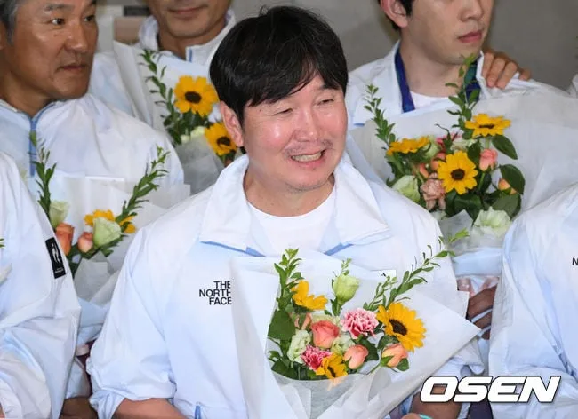 '8위→2위→9위' 한화, 12년 만에 감독 사퇴 없이 시즌 종료...류지현 체제로 '뉴 이글스' 새출발