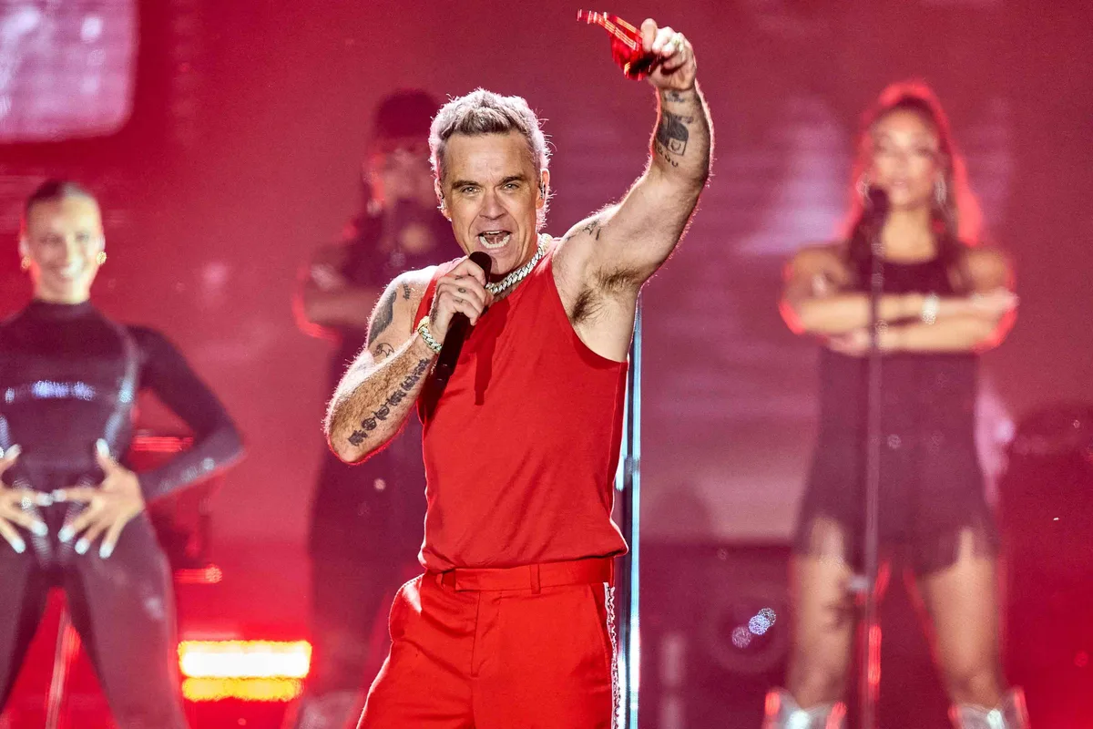 Robbie Williams descobre autismo e diz estar aliviado: 'Explica muita coisa'