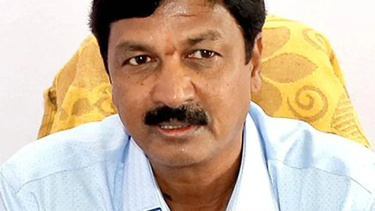 Ramesh Jarkiholi calls on Siddaramaiah
