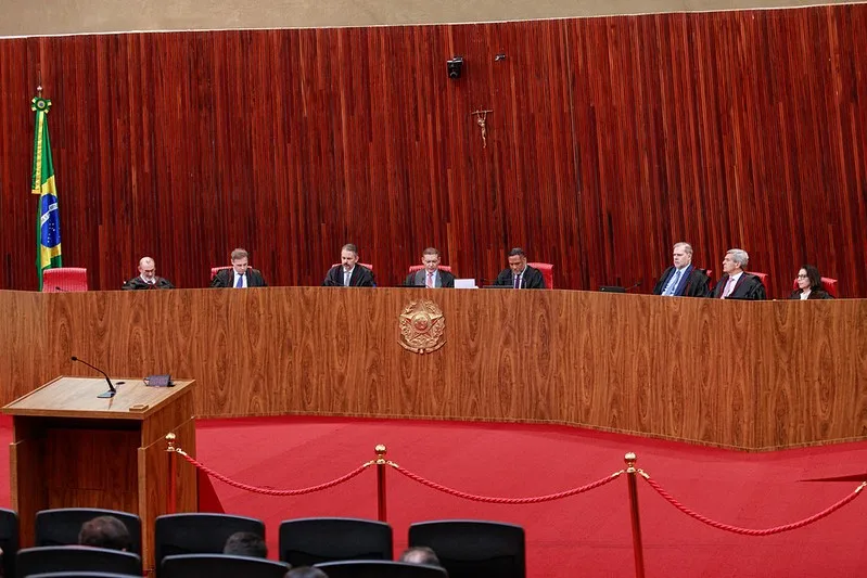 TSE livra Jair Bolsonaro em ação por discurso na ONU em 2022; Lula está na mira