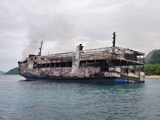 Philippines : 30 corps découverts à bord de l’épave d’un ferry en proie aux flammes