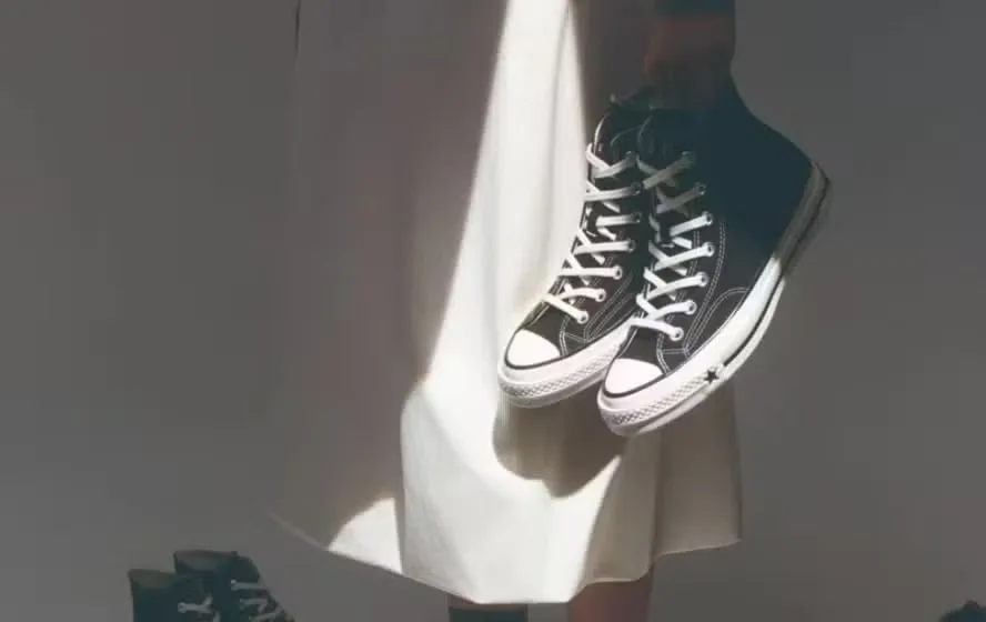 Quem é a cantora de K-Pop que aparece em anúncio polêmico da Converse