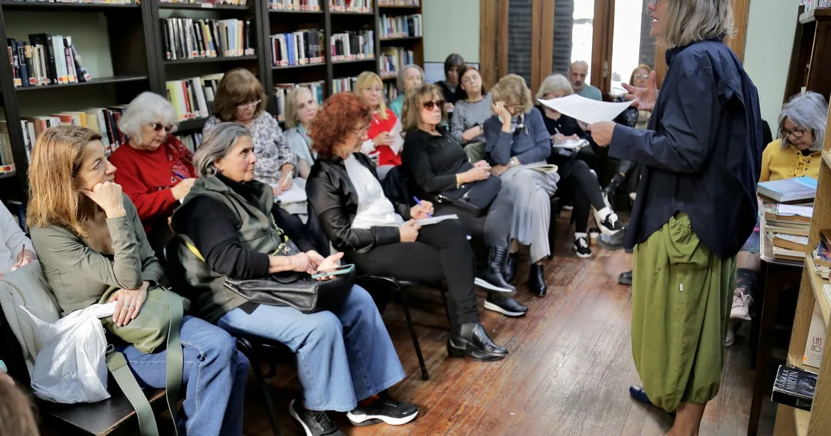 Borges, Pizarnik, Joyce, Claire Keegan y Roberto Arlt: las bibliotecas porteñas inscriben en sus talleres