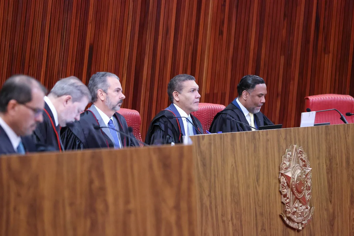 TSE define critérios para alcance de deepfake e livra PL de punição por vídeo de IA de Bolsonaro