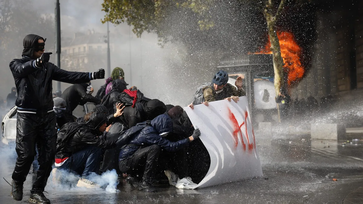 PM francês anuncia 1.200 detenções e 150 polícias e gendarmes feridos em jornada de protestos
