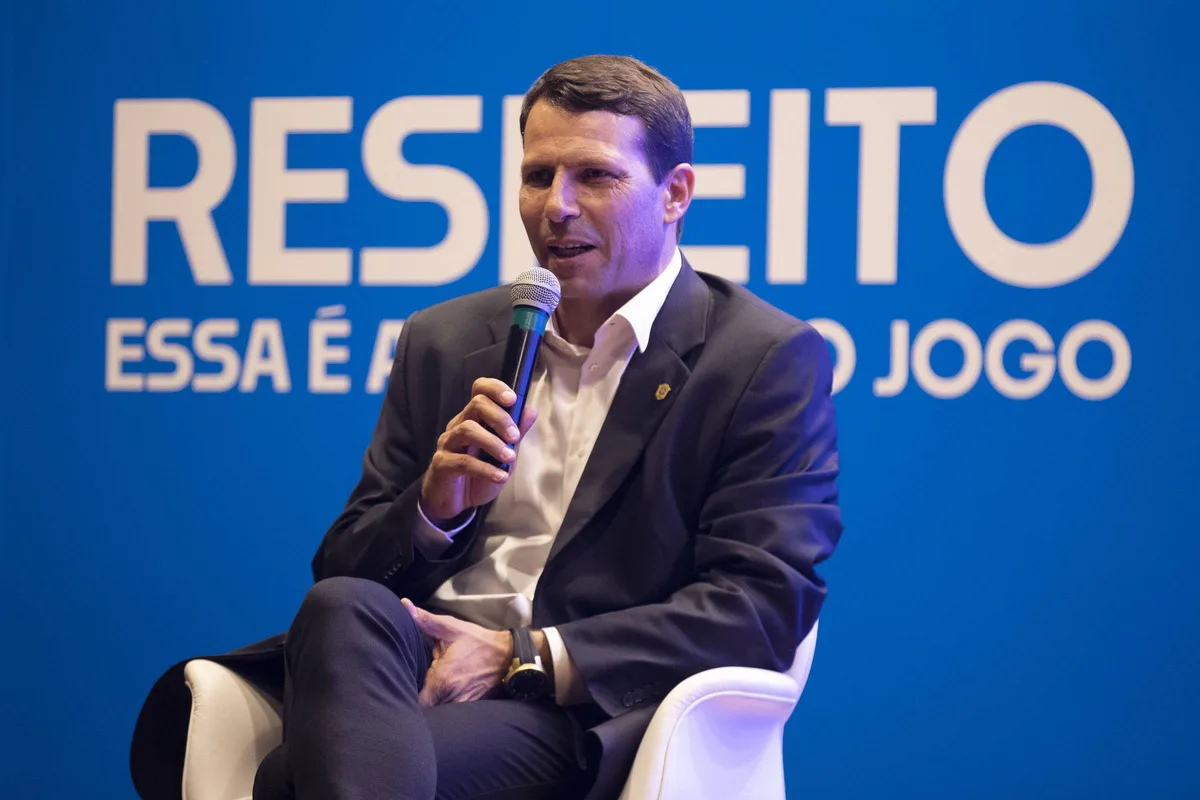 Grêmio é reforçado por bicampeão da Libertadores e por ex-chefe de arbitragem