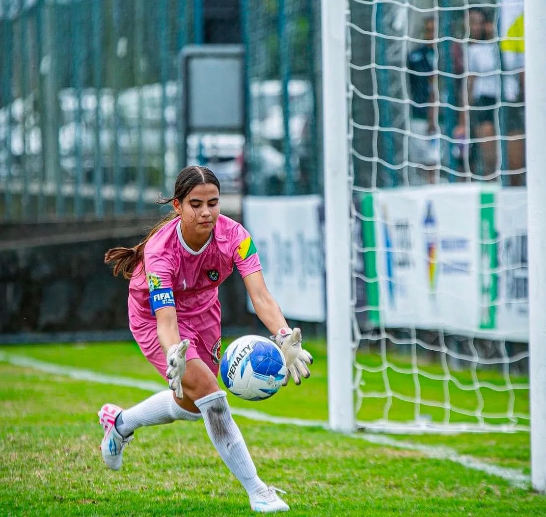 Leydiane defende três penalidades e Dom Pedro II é finalista da Série Prata