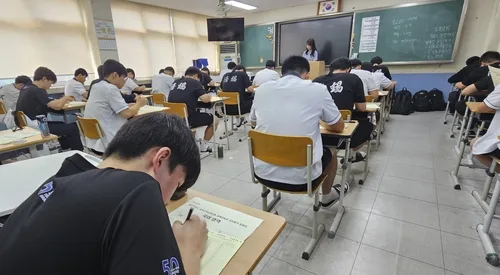 충북교육청, 자체 수능 모의평가 실시…국영수 3과목