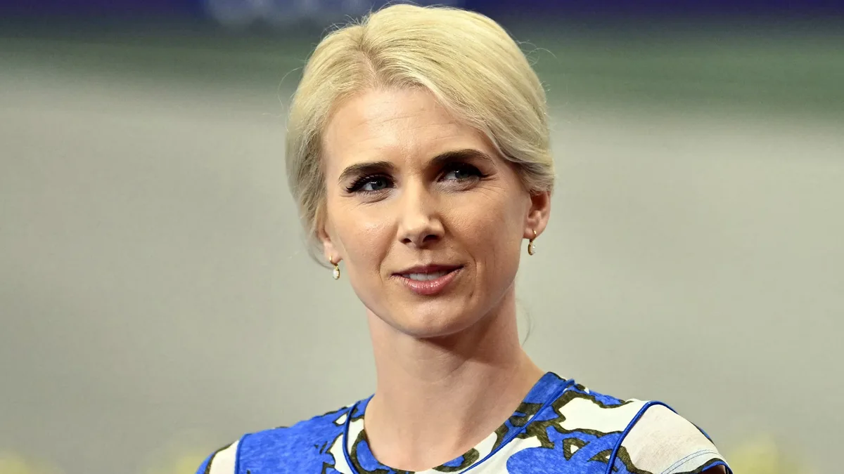 Trump Raises Eyebrows With New Natalie Harp Stage Appearance