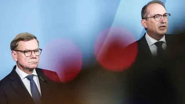 Alemanha acusa Rússia de "ataque híbrido" e fecha consulado em Bona