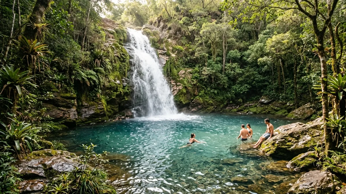 Cidade mineira cercada por serras concentra mais de 60 atrativos naturais entre cachoeiras, poços cristalinos e grutas em um cenário ainda distante do turismo de massa