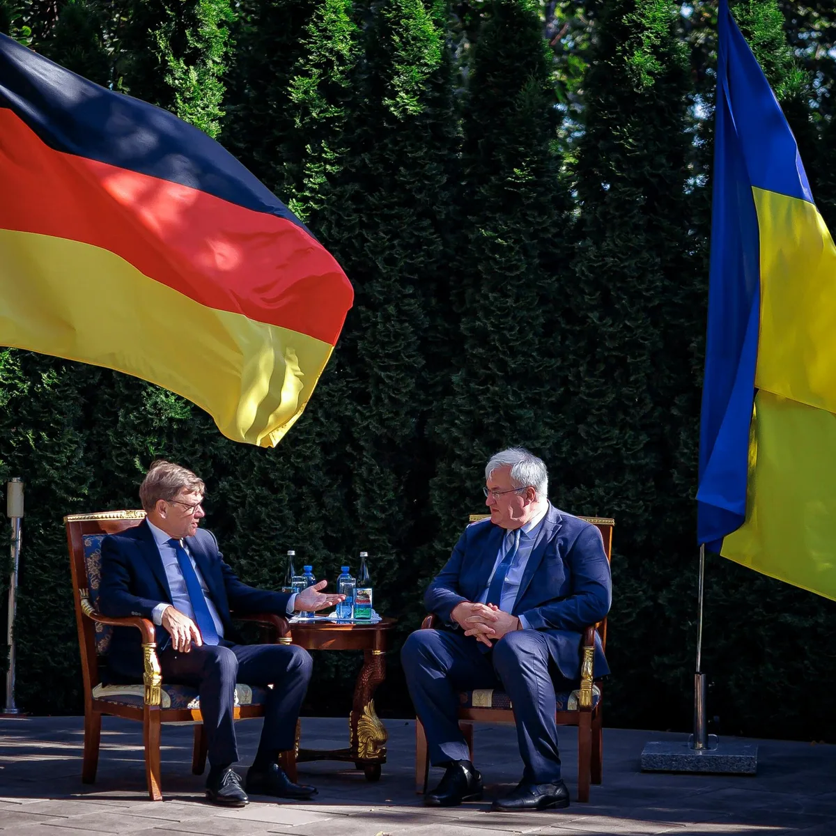 Russischer Angriffskrieg - Bundesaußenminister Wadephul ermutigt deutsche Städte und Kommunen zu mehr Ukraine-Hilfe