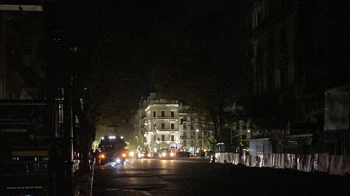 Edenor confirmó la causa del masivo apagón que dejó a casi 600 mil usuarios en CABA y el Gran Buenos Aires sin luz