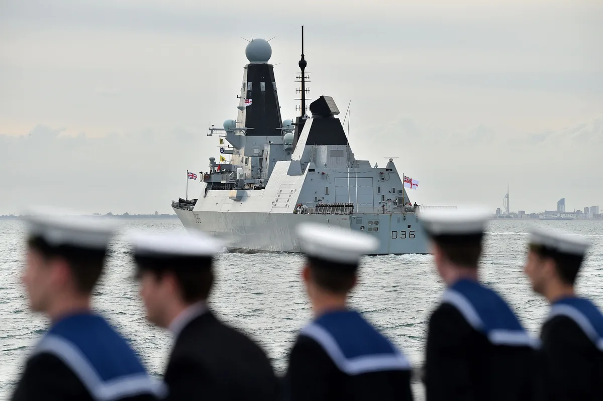 El Reino Unido acusa a un militar de la Royal Navy de espiar para un país extranjero