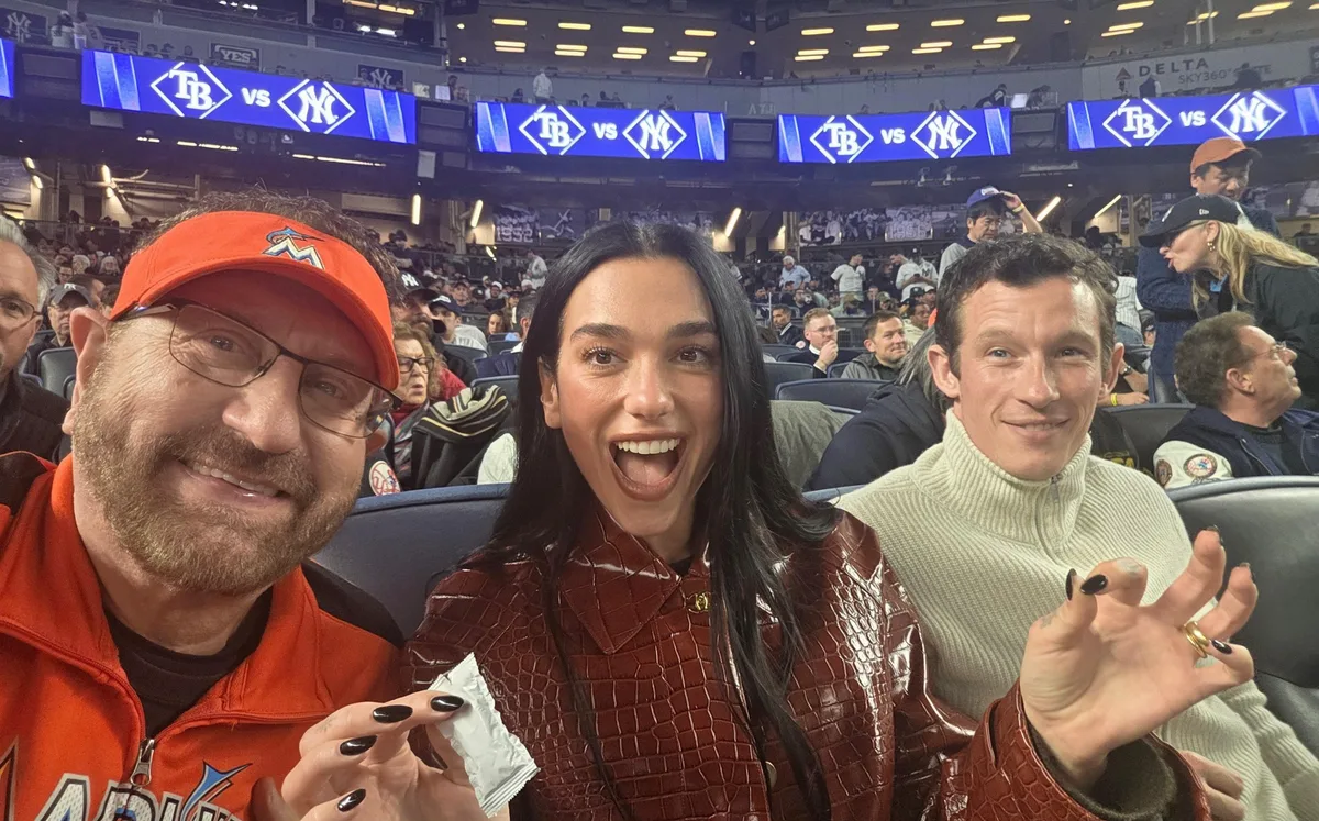 ¿Quién es Marlins Man? El aficionado que conoció a Dua Lipa y Callum Turner sin saberlo