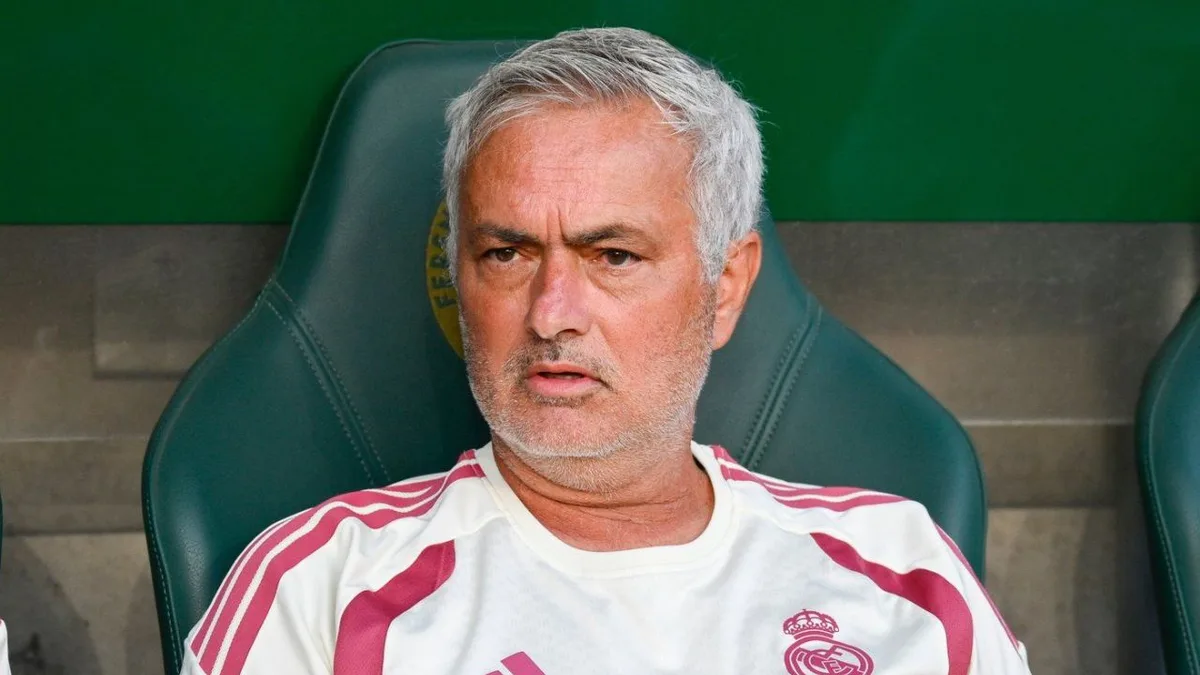 Real Madrid officially presents Jose Mourinho in a closed-door ceremony