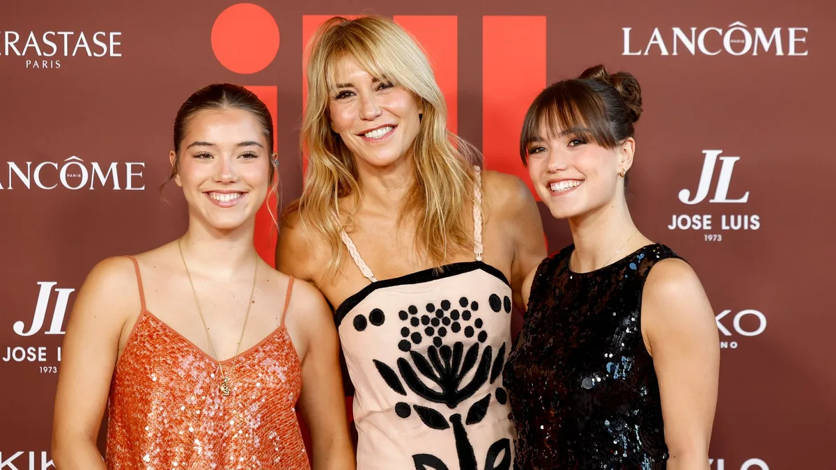 Raquel Meroño reaparece en la gran noche de los GEN ¡H! junto a sus hijas, las gemelas Martina y Daniela: "Gracias a mi madre tenemos un público mucho más amplio"