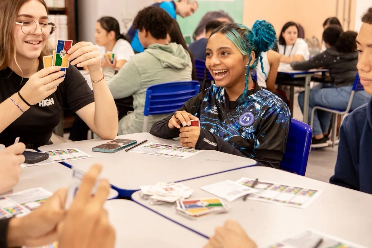 Projeto usa jogos de tabuleiro para ensinar educação financeira a alunos de escolas públicas no DF