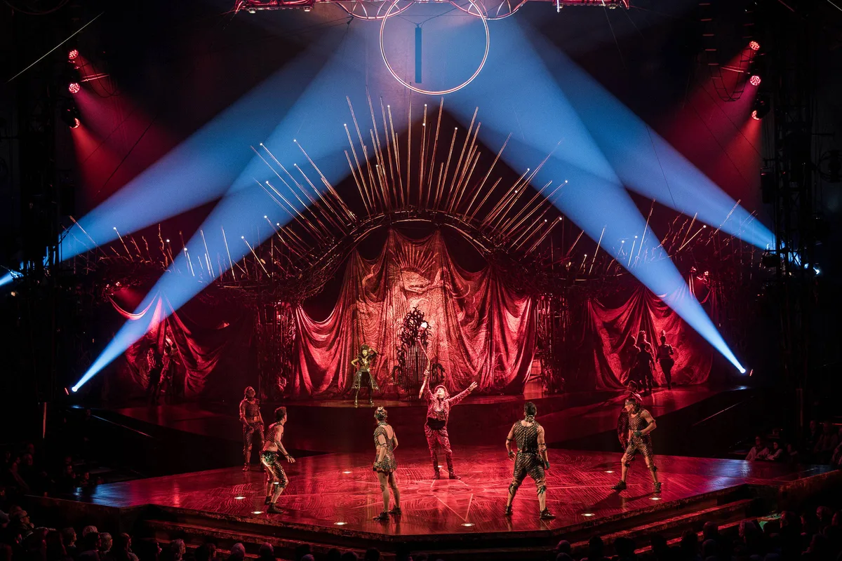 Acrobata processa Cirque du Soleil em US$ 16 milhões após queda em espetáculo