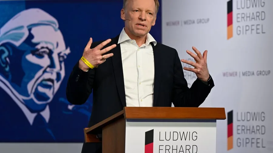 Verschuldung: Ifo-Chef Fuest fordert Regierung nach Zinsanstieg zum Handeln auf