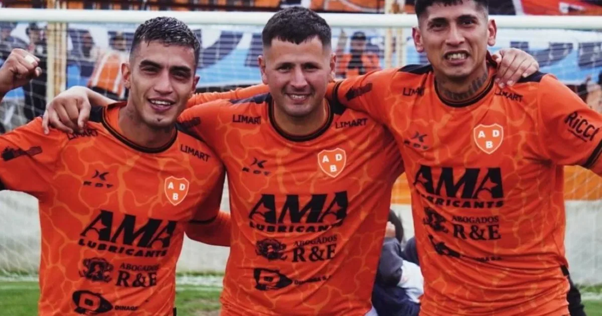 Jugó en Independiente y Racing y metió a Berazategui en la final de la Primera C