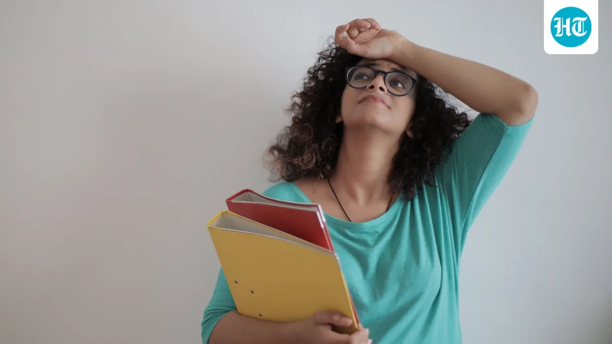 Did you know afternoon headache can be a sign of dehydration? Dr Deepak Shankar Ray warns against the condition
