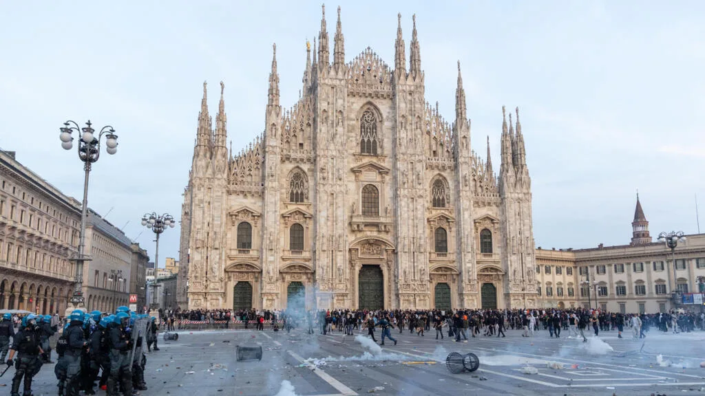 À Rome et à Milan, plusieurs dizaines de milliers d'Italiens manifestent contre la vie chère