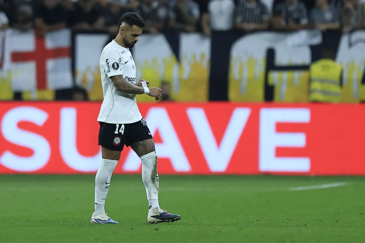 Raniele pede desculpas à torcida do Corinthians após expulsão: “Erros fazem parte”