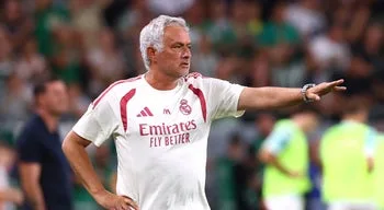 Mourinho oficializa contrato e diz ser "mais emocional" o regresso a Madrid