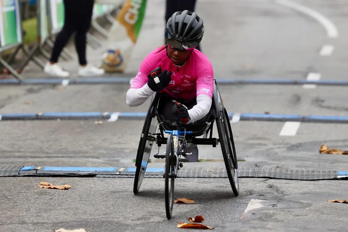 Com visto em cima da hora e cadeira emprestada, santista é top 5 na Maratona de Sydney